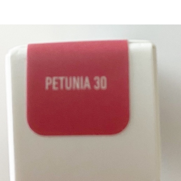 KVD Beauty | XO Lip Gloss in Petunia 30 - 2.7ml. 0.091fl.oz - Picture 7 of 10